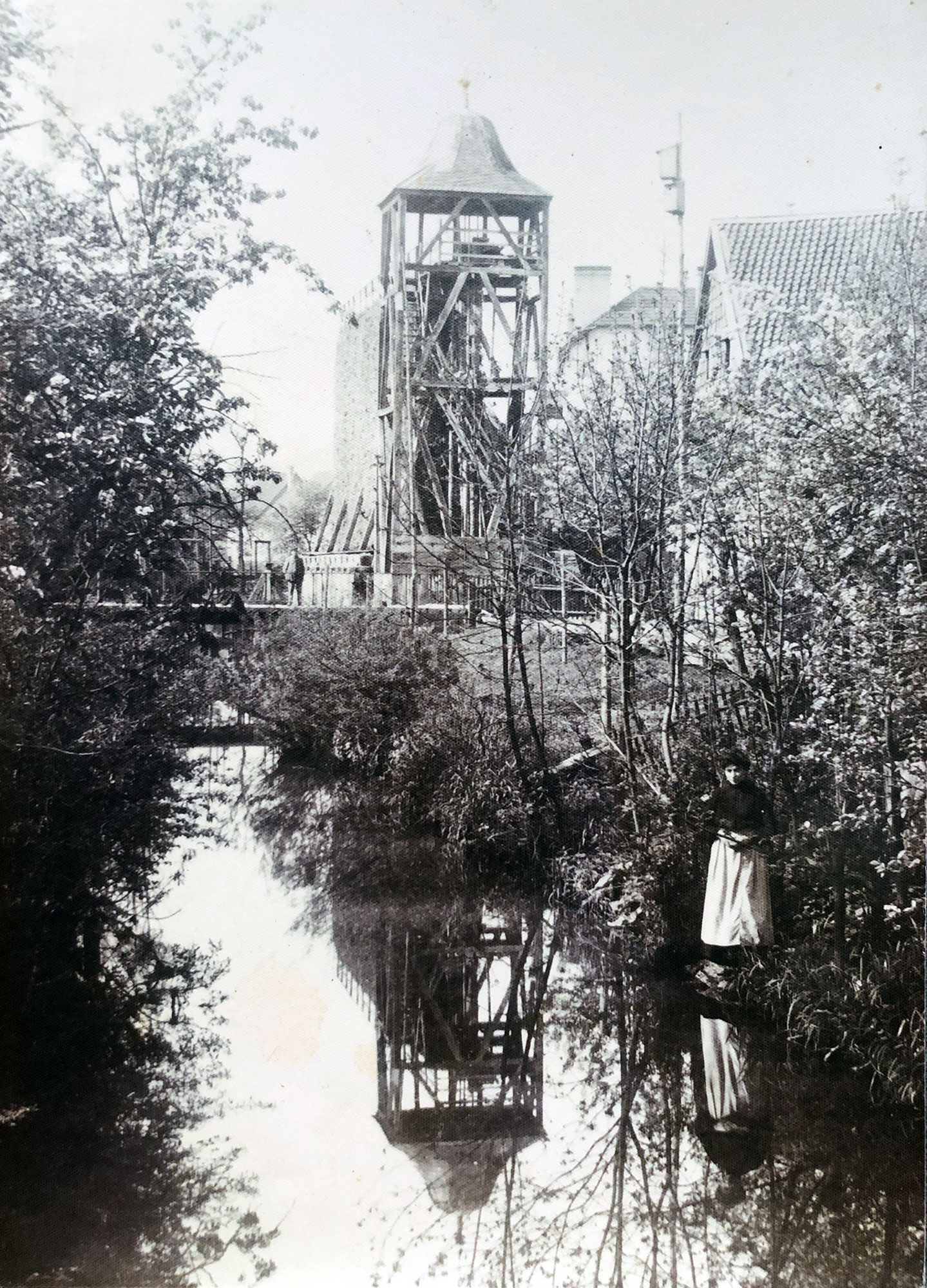 Emaliges, erstes Gradierwerk im Ort Bad Salzdetfurth
