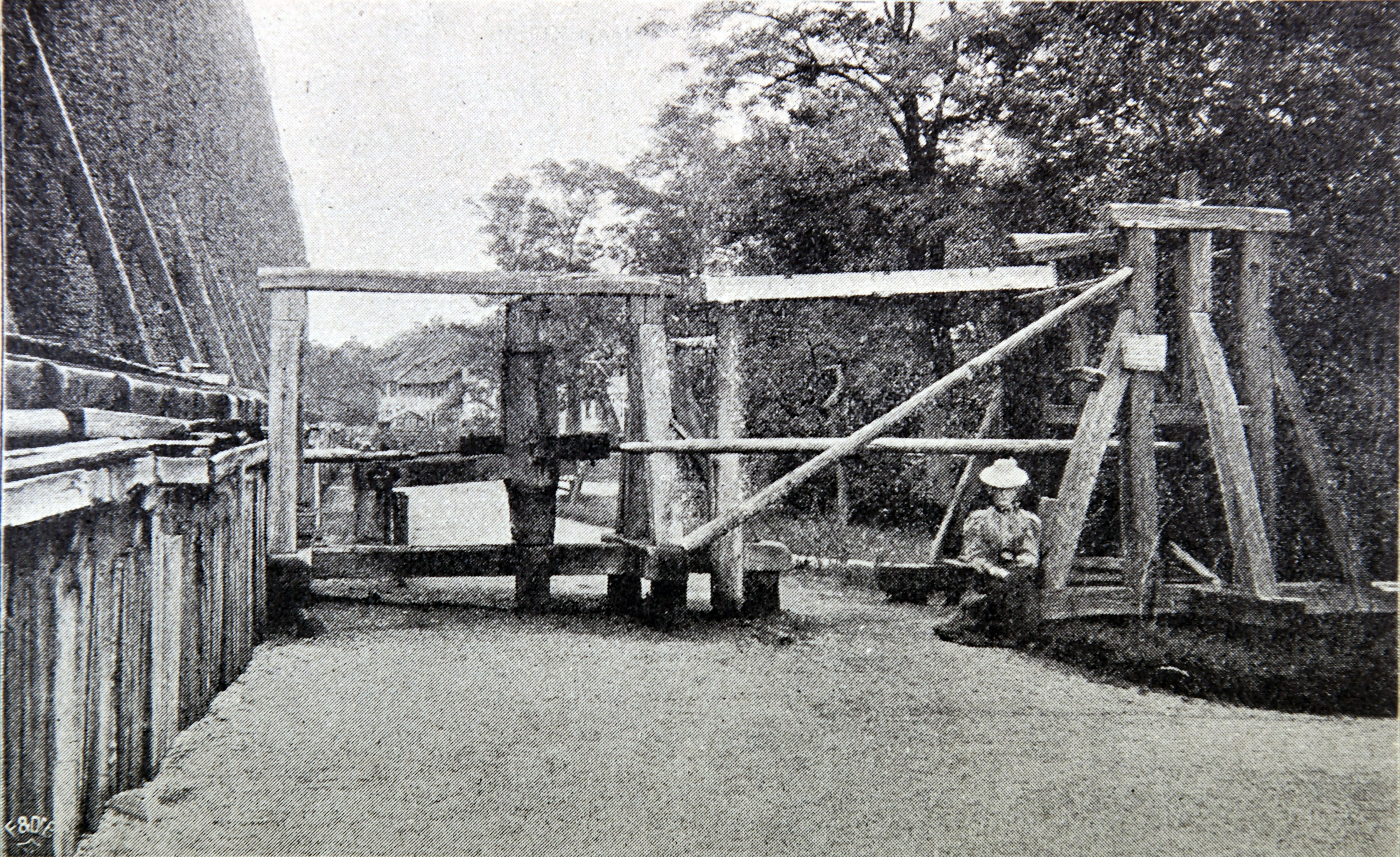 Emaliges, erstes Gradierwerk im Ort Bad Salzdetfurth