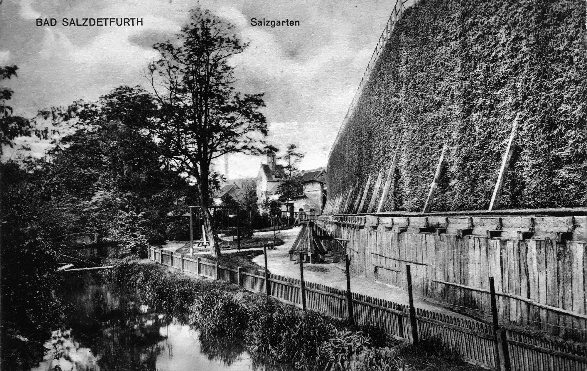 Emaliges, erstes Gradierwerk im Ort Bad Salzdetfurth