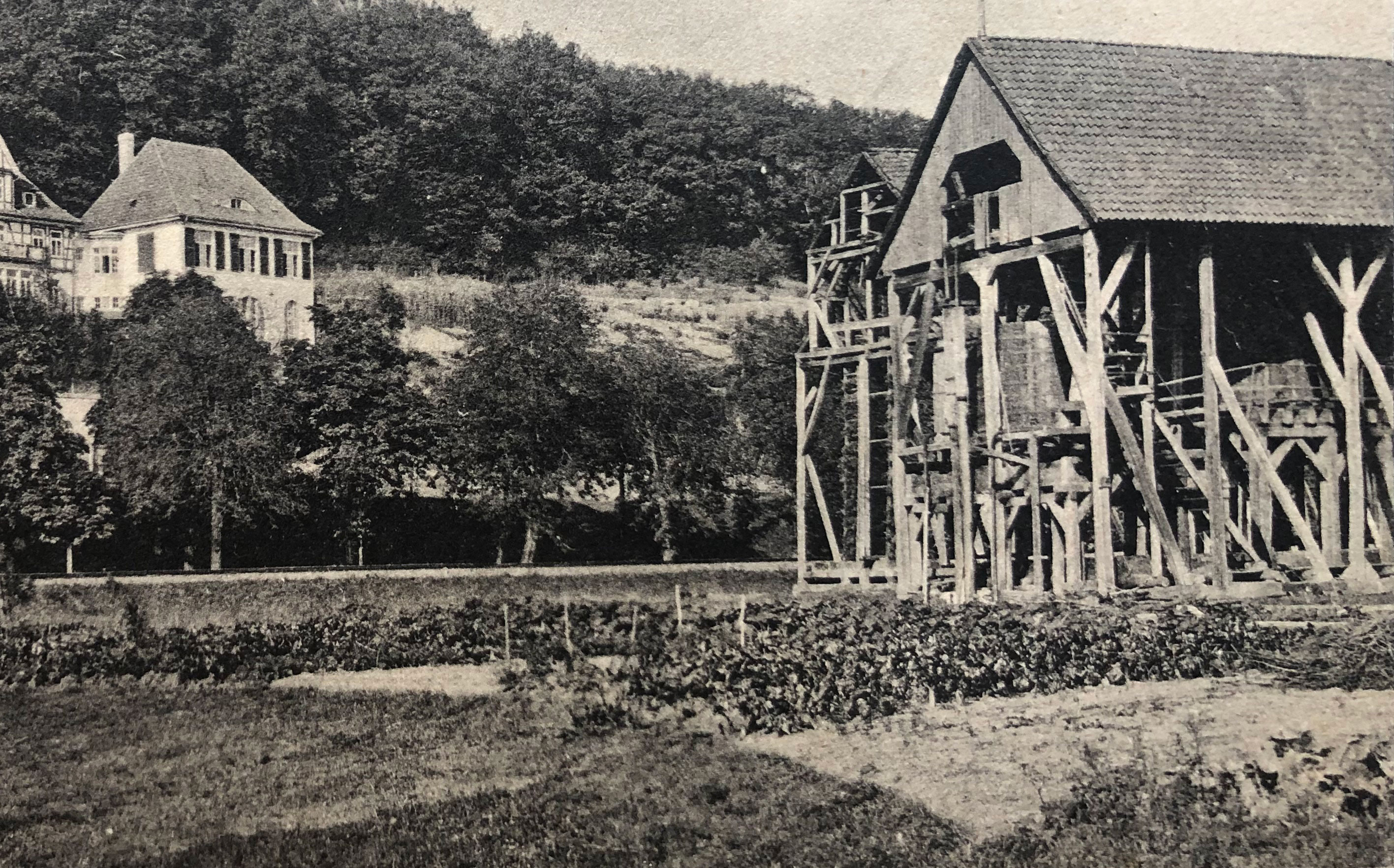 Gradierwerk-Paar im Ort Bad Salzdetfurth