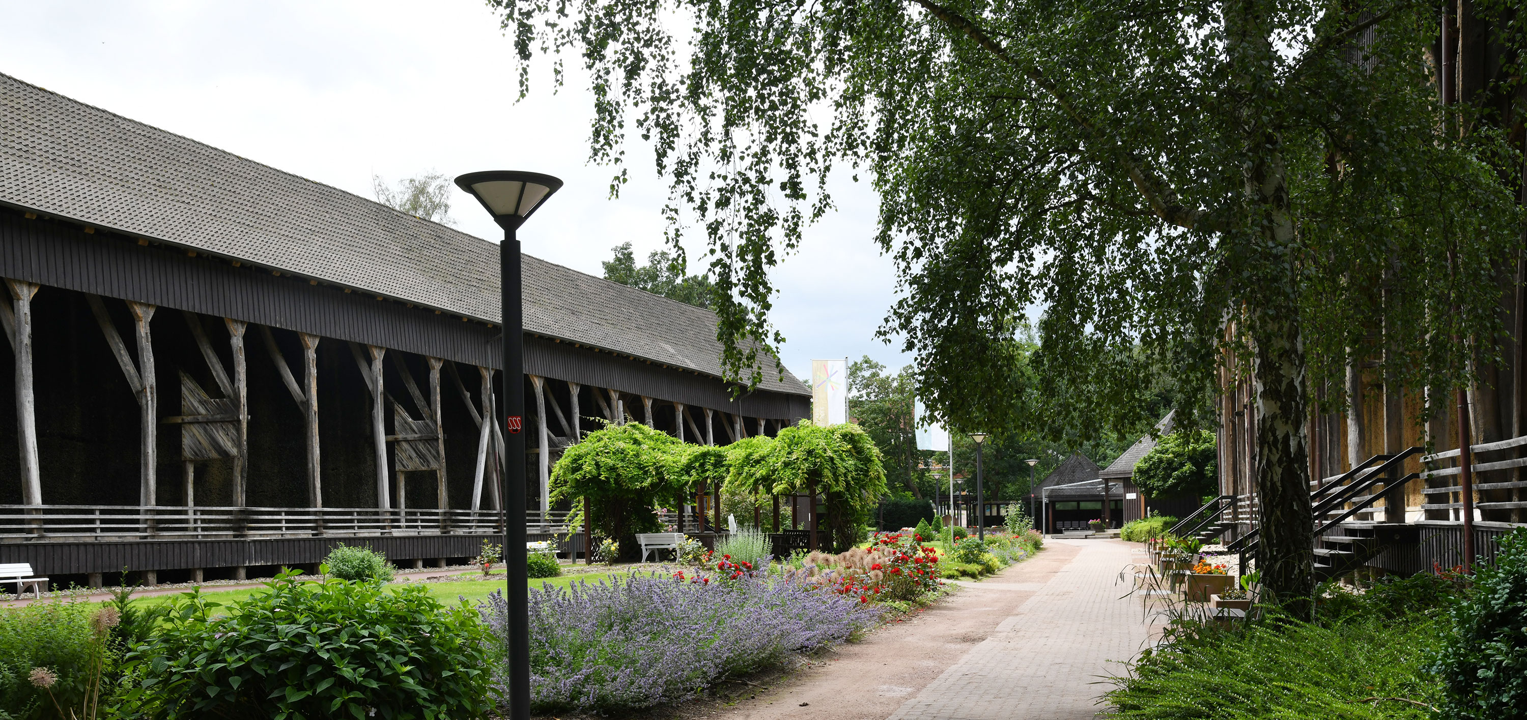 Gradierwerk-Paar im Ort Bad Salzdetfurth