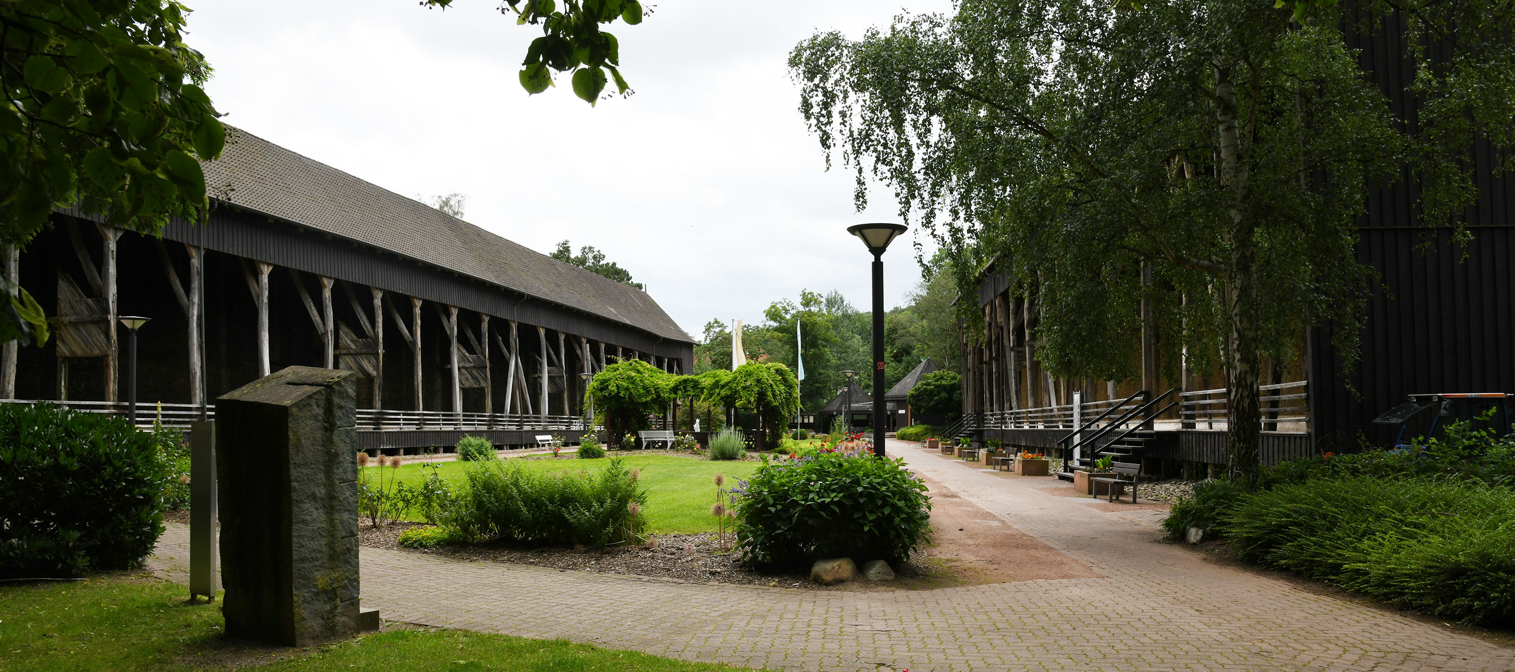 Gradierwerk-Paar im Ort Bad Salzdetfurth